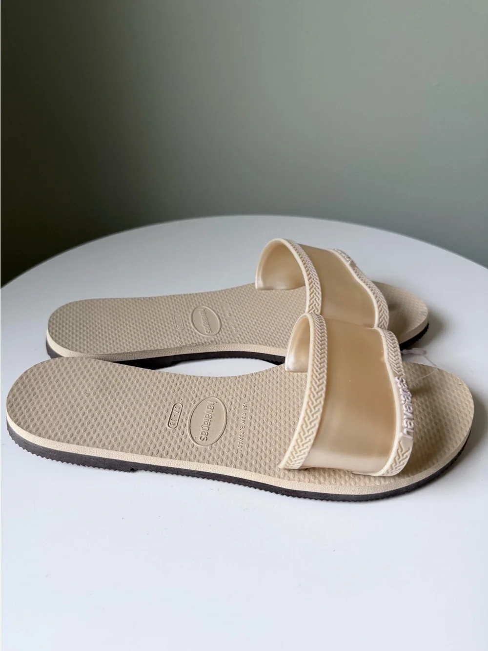 Havaianas Slide Sandals Metallic Champagne Beige Women’s US 7/8 EU 39/40 NWOT